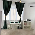 Old Town Apartment *